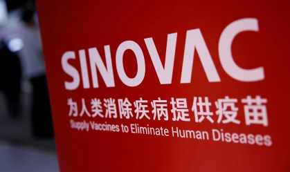Vacina chinesa da Sinovac para Covid-19 é 'ligeiramente mais fraca' em idosos