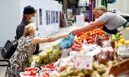 Covid-19: É muito improvável que comida seja fonte de contaminação, diz pesquisa