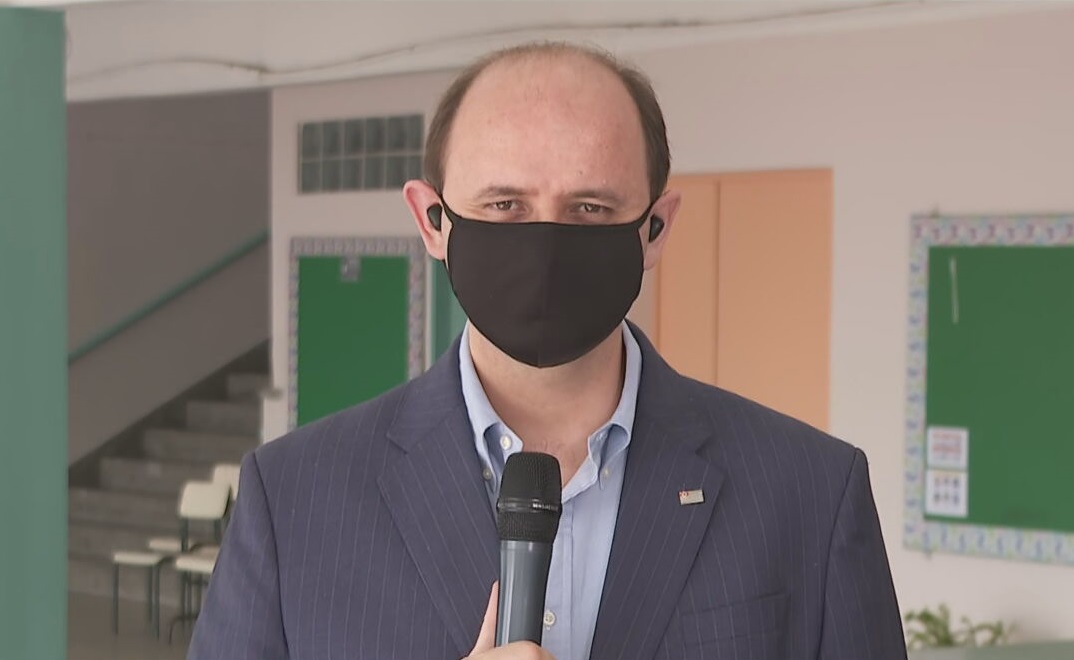 O secretário Rossieli Soares fala à CNN