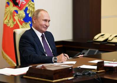 Putin em mesa