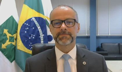 Diretor da Anvisa pede que população tome vacina quando for aprovada