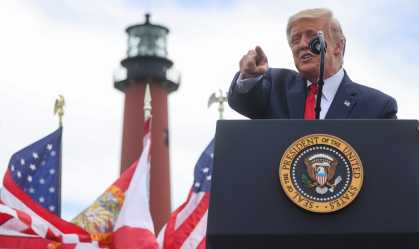 'Não queria causar pânico', diz Trump após admitir que minimizou a Covid-19