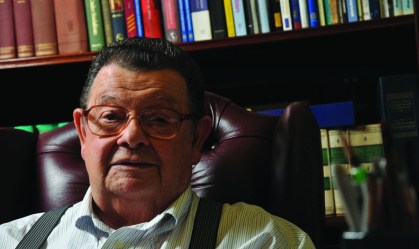 Economia não conseguirá crescer sem investimentos do governo, diz Delfim Netto