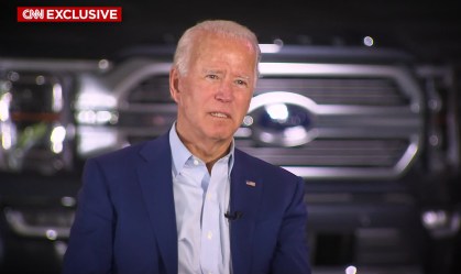 Biden diz que tirou proveito de privilégio branco e questiona Trump sobre vacina
