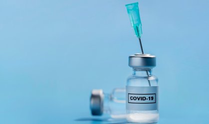 Frasco de vacina rotulado como "Covid-19"