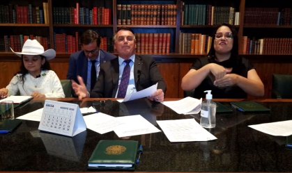 Presidente Jair Bolsonaro em transmissão nas redes sociais