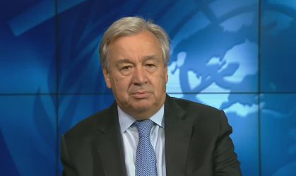 Secretário-geral da ONU diz que Covid-19 deixou o mundo de joelhos