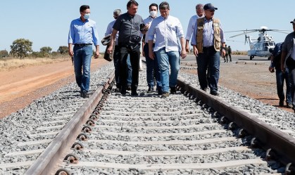 Bolsonaro sanciona teto de R$ 100 mil para obras sem licitação na pandemia