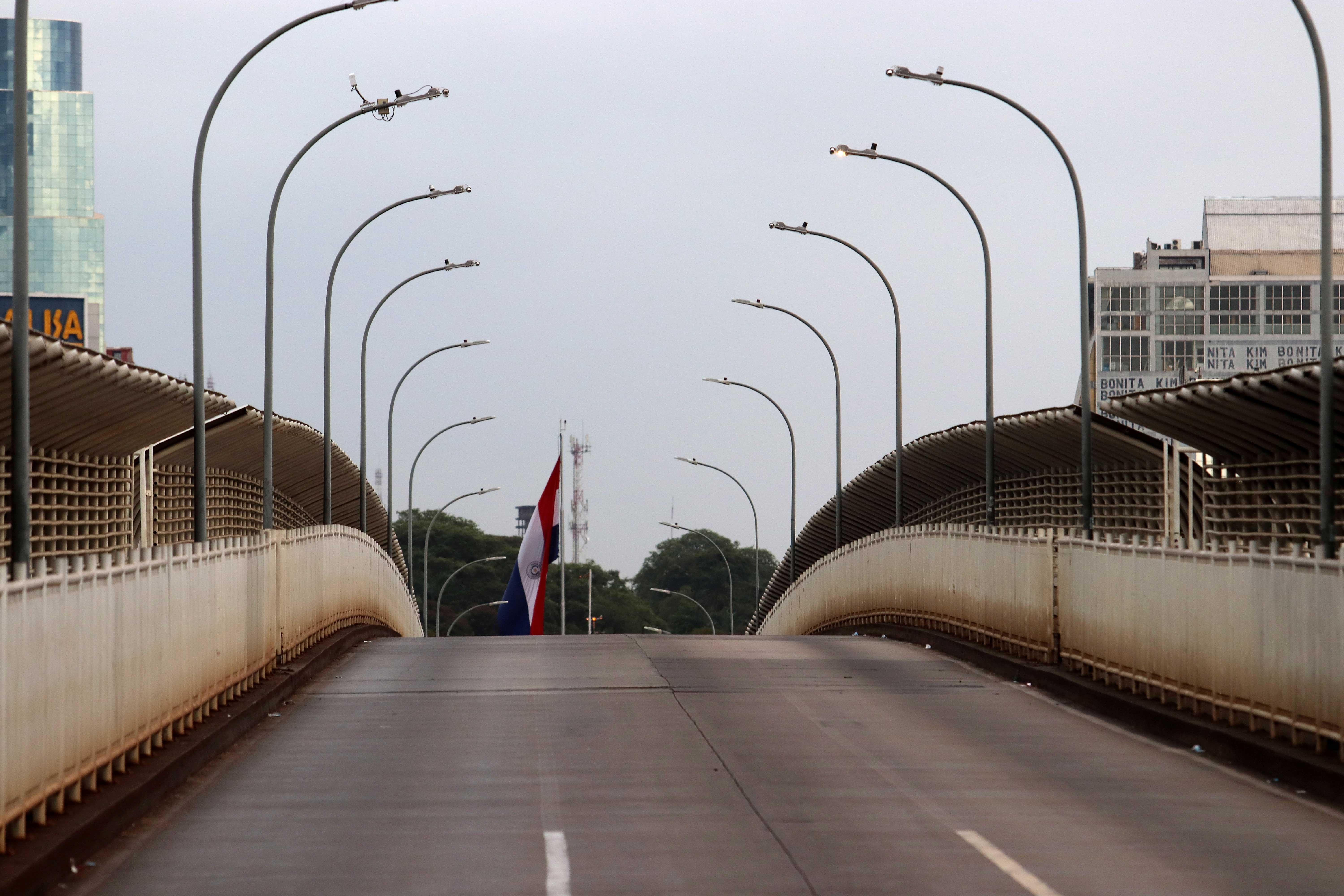 A Ponte da Amizade, que Brasil e Paraguai, após fechamento da fronteira