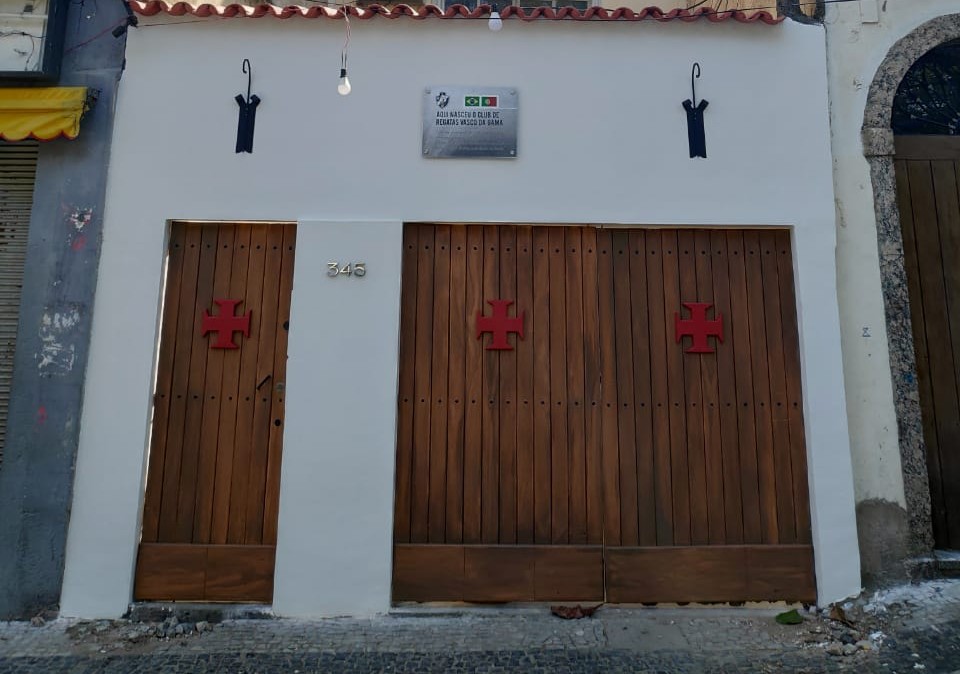 Torcedores do Vasco encontram e reformam local de fundação do time, no centro do