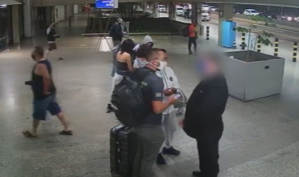 Taxistas são intimidados por motoristas clandestinos no Aeroporto de Guarulhos