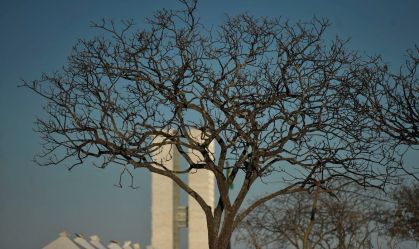 Brasília tem dia mais quente e seco do ano; Inmet pode emitir alerta vermelho