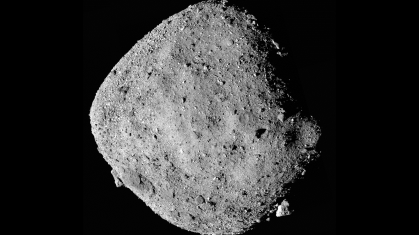Imagem do asteroide Bennu construída a partir de 12 imagens coletadas por nave