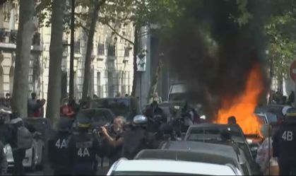 Ao menos 222 pessoas são presas em protesto dos coletes amarelos na França