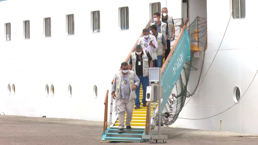 Agentes da Anvisa inspecionaram navio de cruzeiro alemão que atracou no Amazonas