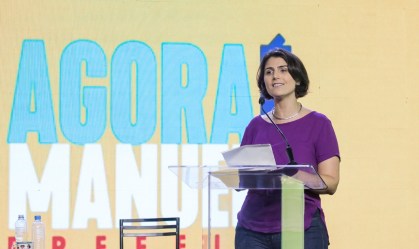 PCdoB lança candidatura de Manuela em Porto Alegre com apoio do PT