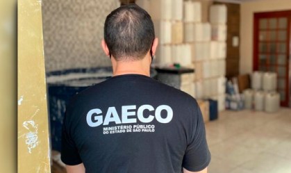 MP prende duas pessoas por fraudes em cartões de vacinação em SP