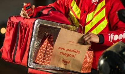 iFood bane mulher que destratou entregador em prédio no Leblon, no Rio de Janeiro