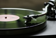 Discos de vinil e Taylor Swift impactam juros e inflação do Reino Unido; entenda como