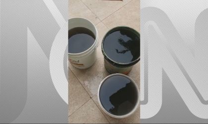 Água com coloração escura foi coletada por moradores no Rio Grande do Sul