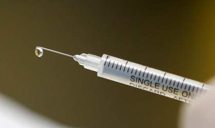 Seringa com vacina