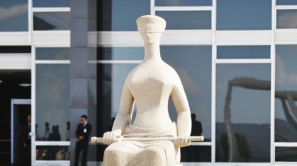 Estátua da Justiça na frente do Supremo Tribunal Federal, em Brasília