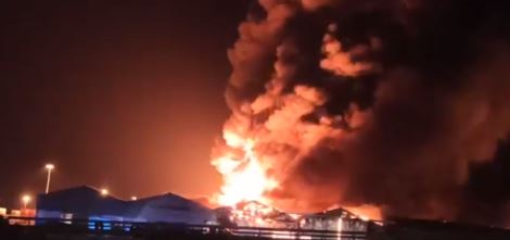Incêndio próximo do porto de Ancona, na Itália