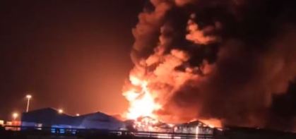 Incêndio próximo do porto de Ancona, na Itália