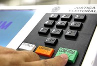 Inclusão de minorias nas candidaturas políticas ajuda a democracia, diz especialista
