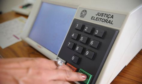 Votação em urna eletrônica 