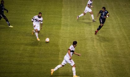 No Equador, seis jogadores do Flamengo testam positivo para Covid-19