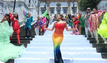 Anitta lança clipe de 'Me Gusta' com Cardi B e Myke Towers; assista
