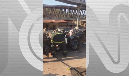 Uma pessoa morre e 11 ficam feridas em acidente com carreta na BR-381, em MG