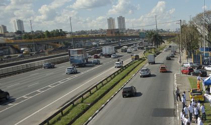 Governo discute suspender ônibus entre estados para combater coronavírus