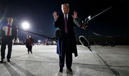 Trump diz que deve indicar uma mulher para substituir Ruth Ginsburg na Corte