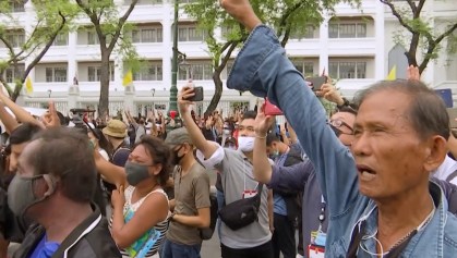 Manifestantes tailandeses celebram 'vitória'