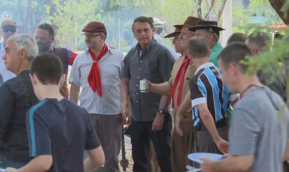 Bolsonaro participa de celebração do Dia do Gaúcho em Brasília