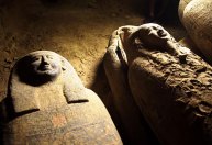 Caixões, túmulos e templo funerário descobertos no Egito ‘reescreverão história’