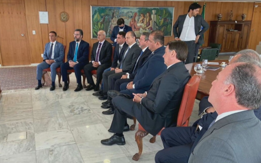 Guedes se reúne com líderes Centrão e do Governo para discutir pauta econômica