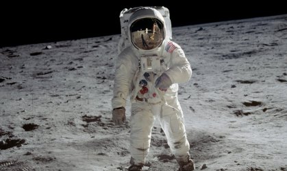 Nasa traça plano para levar primeira mulher à Lua até 2024