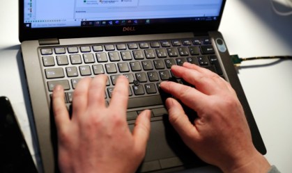 Marketing, RH e mais: programa oferece 100 bolsas para cursos on-line
