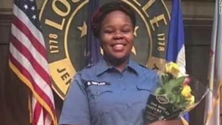 Breonna Taylor, que foi atingida dentro de sua casa por oito tiros disparados po