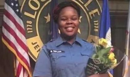 Ex-policial é indiciado por 'conduta arbitrária' pela morte de Breonna Taylor