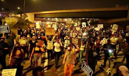 Caso Breonna Taylor: dois policiais são baleados durante protesto em Louisiville