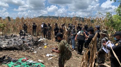 Militares da Guatemala analisam local da queda de jato roubado no México