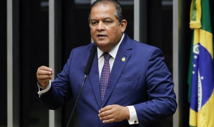 Líder do governo no Congresso defende adiamento de eleições municipais