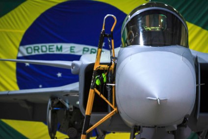 O caça Gripen brasileiro antes do primeiro voo de testes