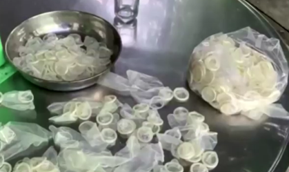 Polícia invade armazém que reciclava preservativos usados no Vietnã