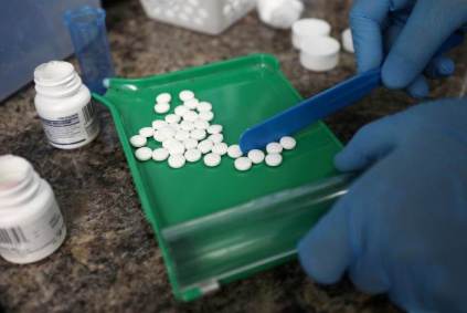 CFM quer que Anvisa regulamente venda de cloroquina e hidroxicloroquina