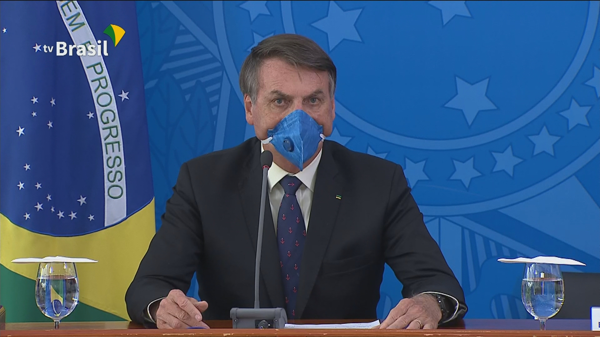 Bolsonaro fala sobre medidas contra o novo coronavírus